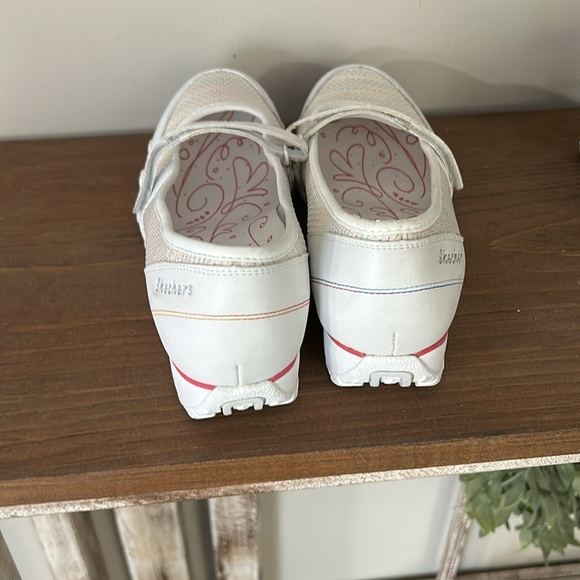 SKETCHERS SHOES white with pink trim  size 8 - Picture 3 of 5
